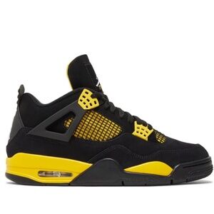 Jordan’s 4’s Black & Yellow size 5.5